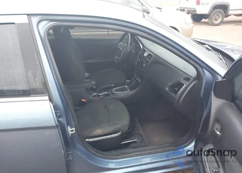 2011 Chrysler 200 Touring из США, поврежденный, VIN 1C3BC1FB2BN585673